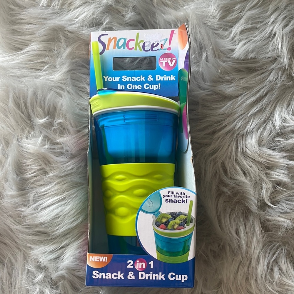 New in package Snackeez snack and drink cup